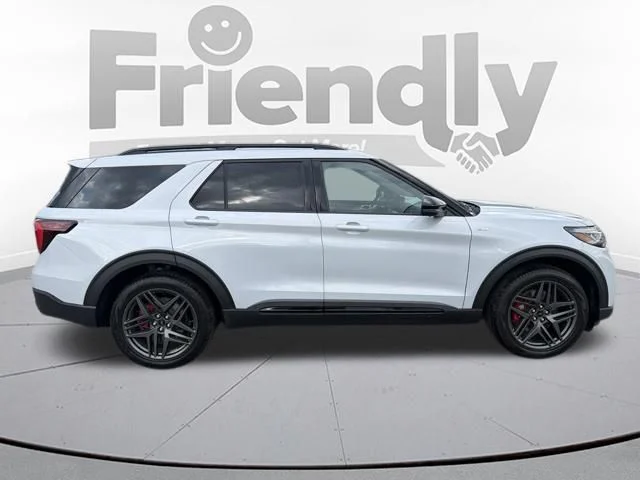 New 2026 Space White Metallic Ford ST-Line image 9