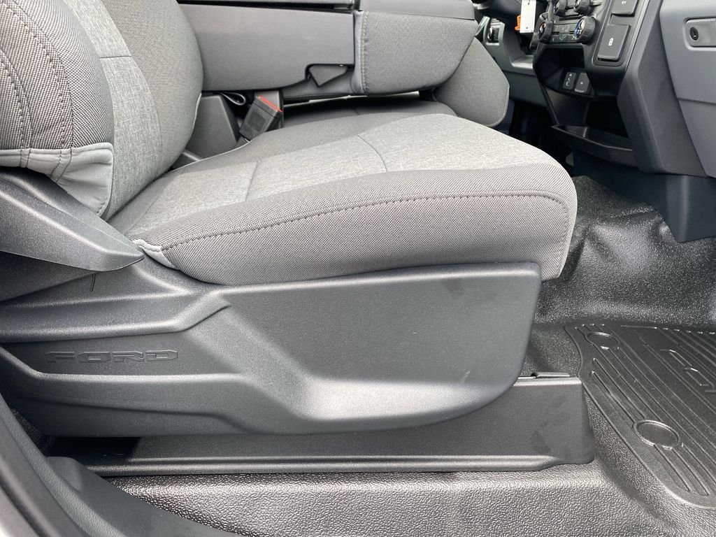 New 2025 Oxford White Ford F-350® XL image 31