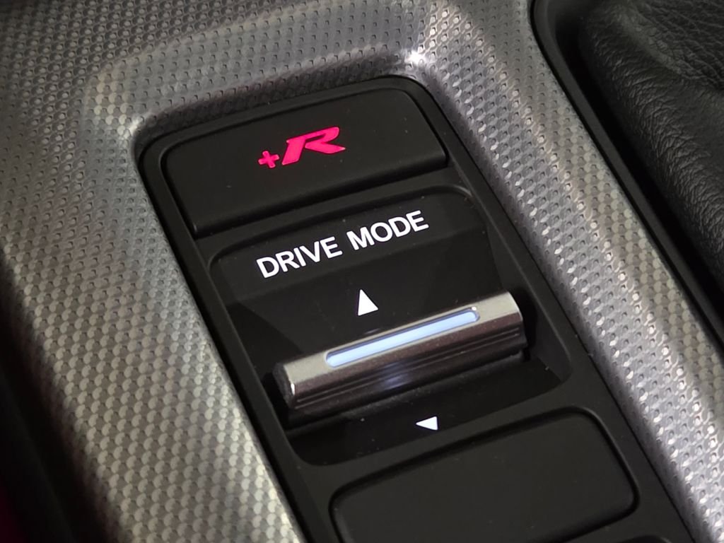 Used 2025 White Honda  image 33