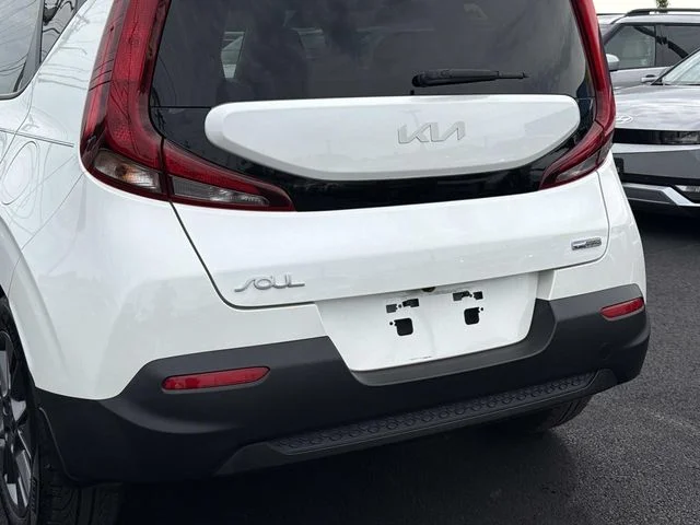 Used 2022 White Kia EX image 11