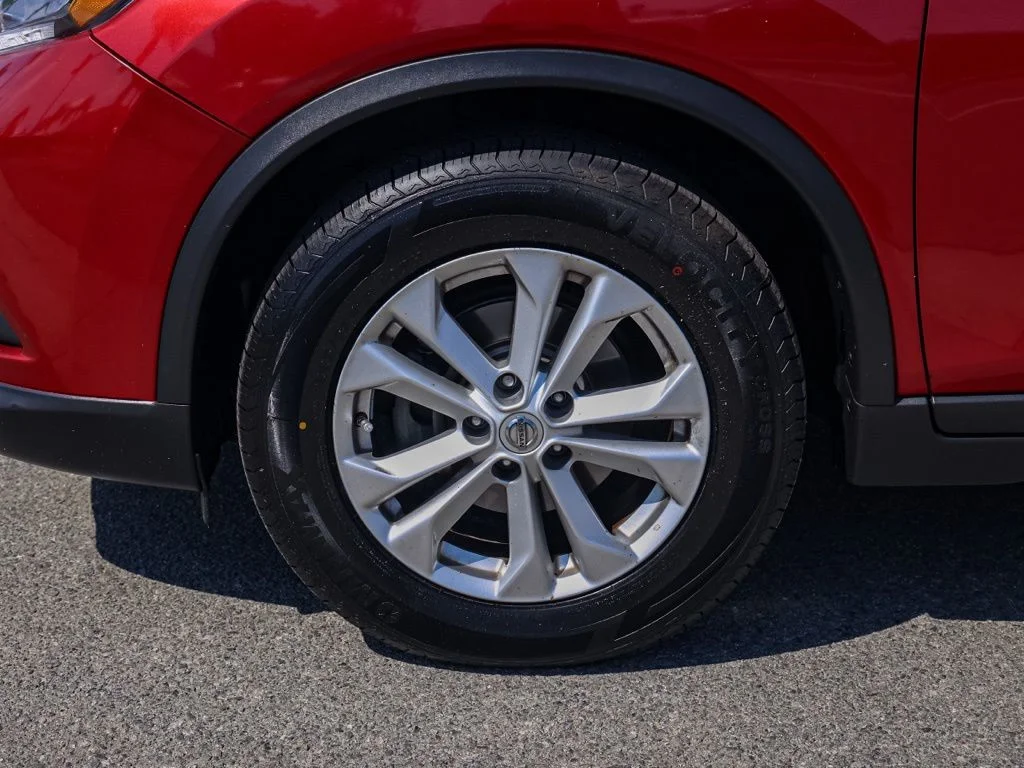 Used 2015 Red Nissan SV image 10