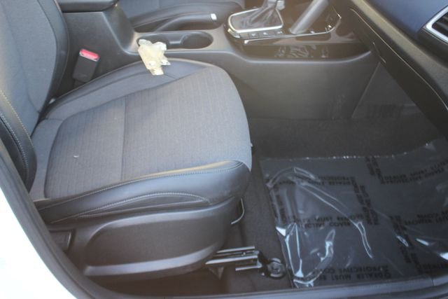 Used 2023 White Kia S image 31