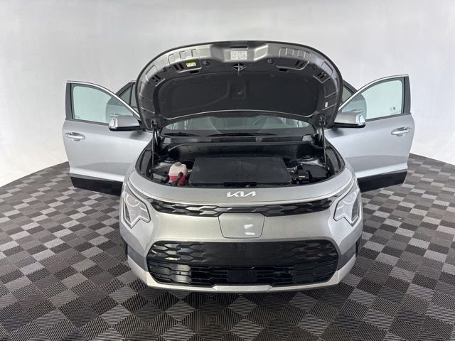 Used 2023 Gray Kia Wind image 12
