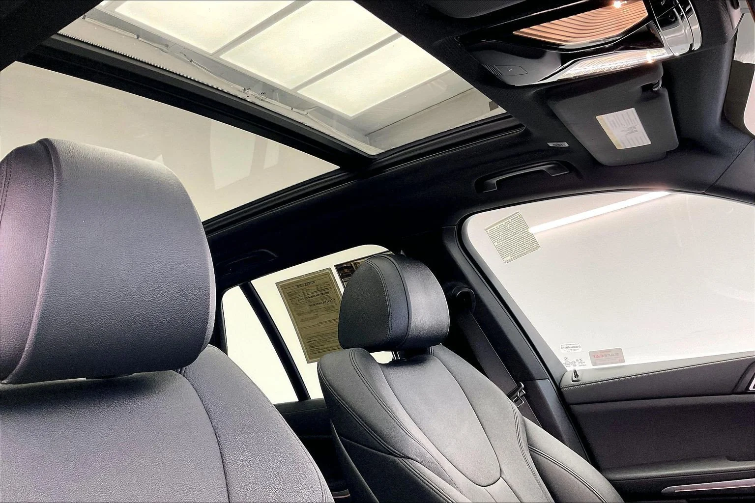 Used 2021 Arctic Gray Metallic BMW xDrive40i image 24