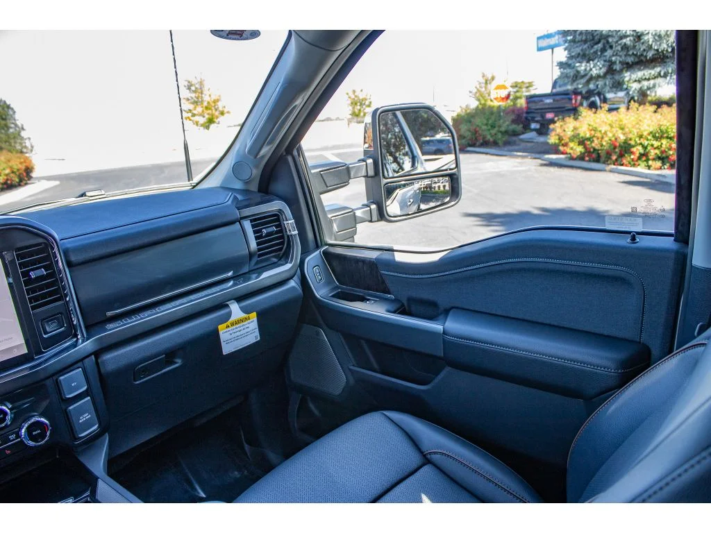 New 2026 Star White Metallic Tri-Coat Ford LARIAT image 25