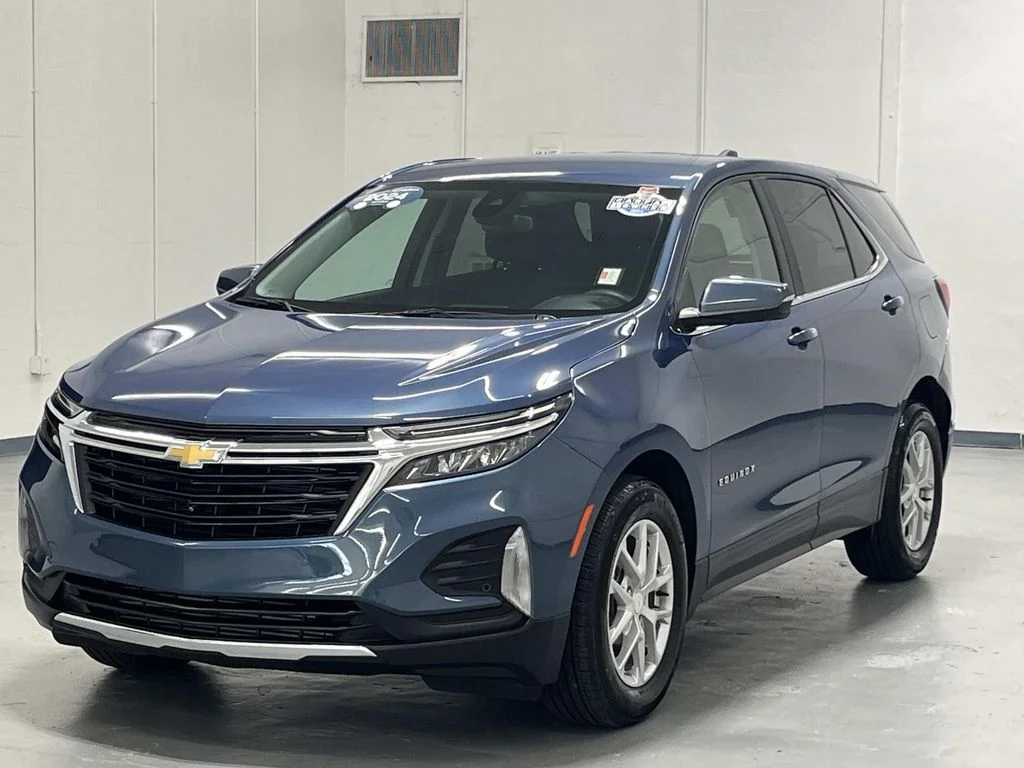 Used 2024 Lakeshore Blue Metallic Chevrolet LT image 4