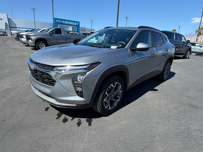 Used 2025 Sterling Gray Metallic Chevrolet LT image 7
