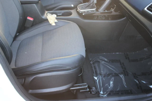 Used 2023 White Kia S image 31