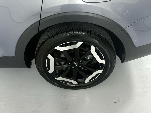 Used 2025 Silver Kia S image 30