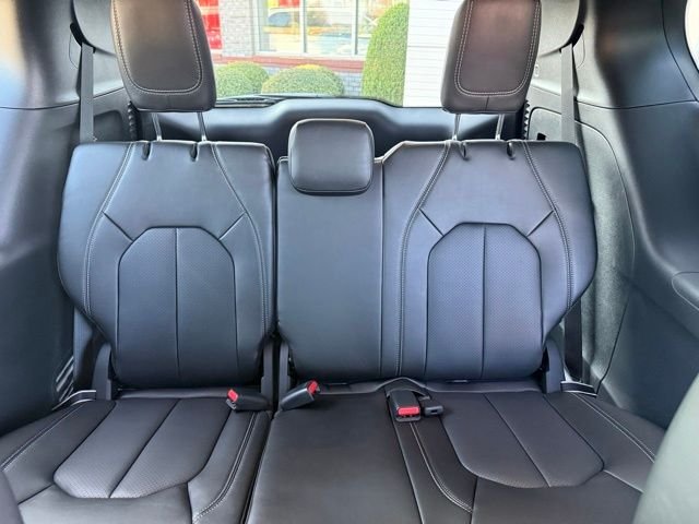 New 2026 Diamond Black Crystal Pearl-Coat Exterior Paint Chrysler Select image 26