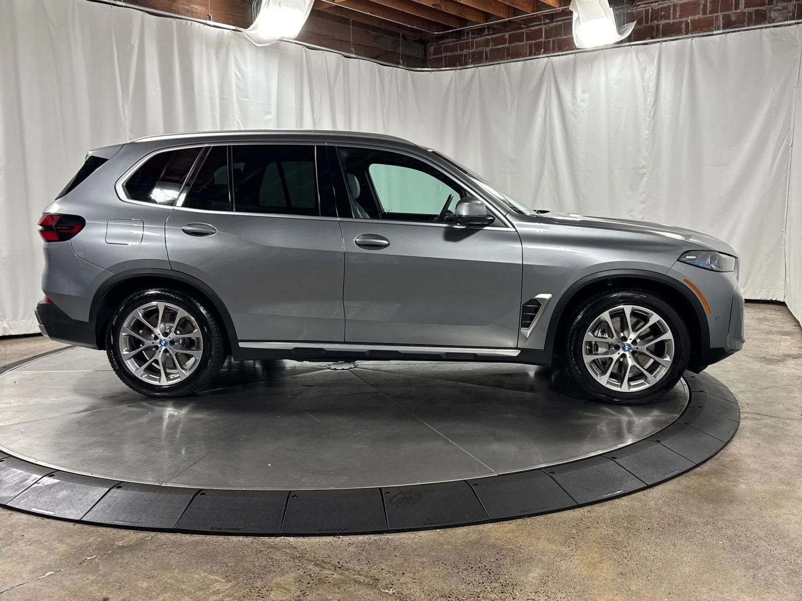 Used 2025 Gray Metallic BMW xDrive50e image 9