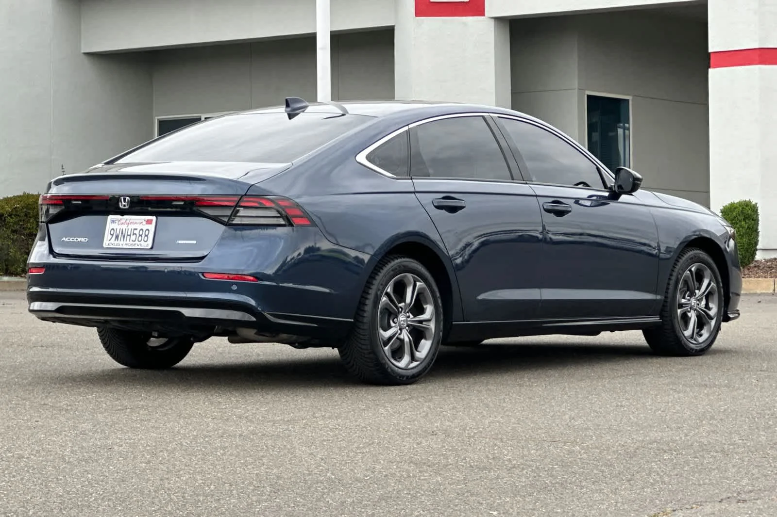 Used 2024 Canyon River Blue Metallic Honda EX-L image 2