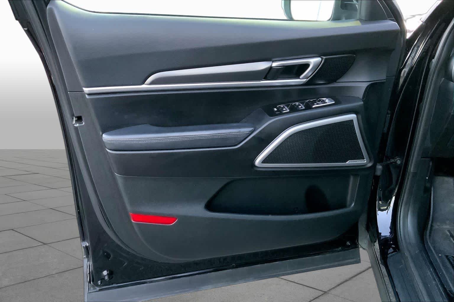 Used 2020 Ebony Black Kia LX image 21