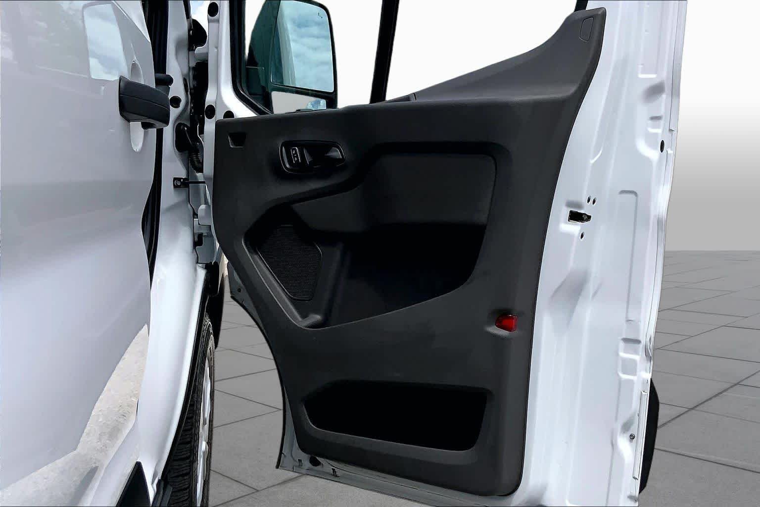 Used 2025 Oxford White Ford XLT image 21