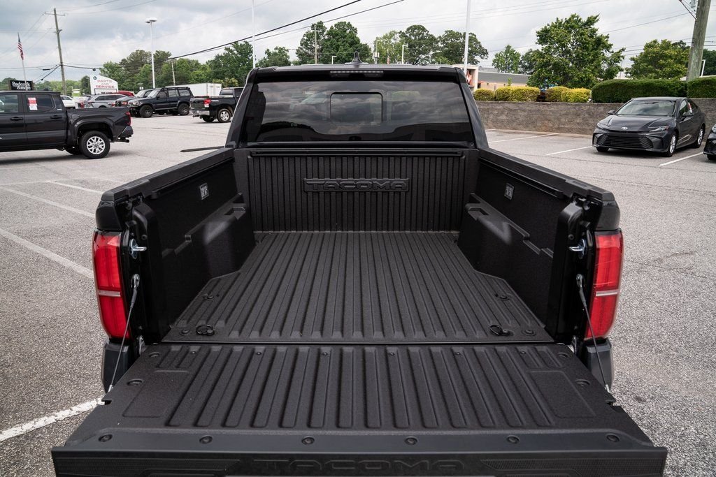 2025 Toyota Tacoma SR5 - Photo 7