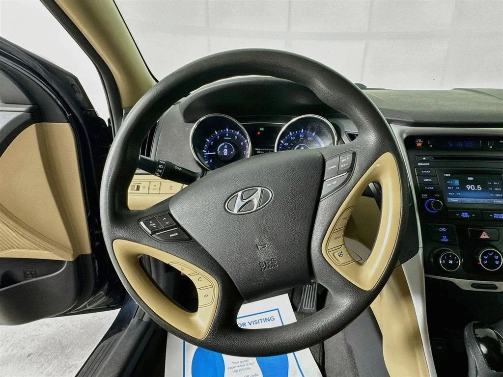 Used 2014 Blue Hyundai GLS image 12
