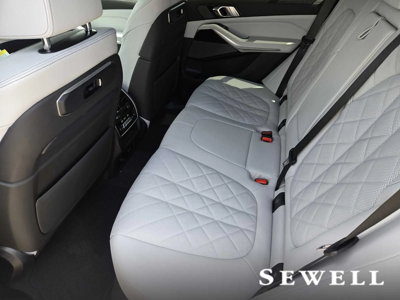 New 2026 Skyscraper Grey Metallic BMW xDrive40i image 7