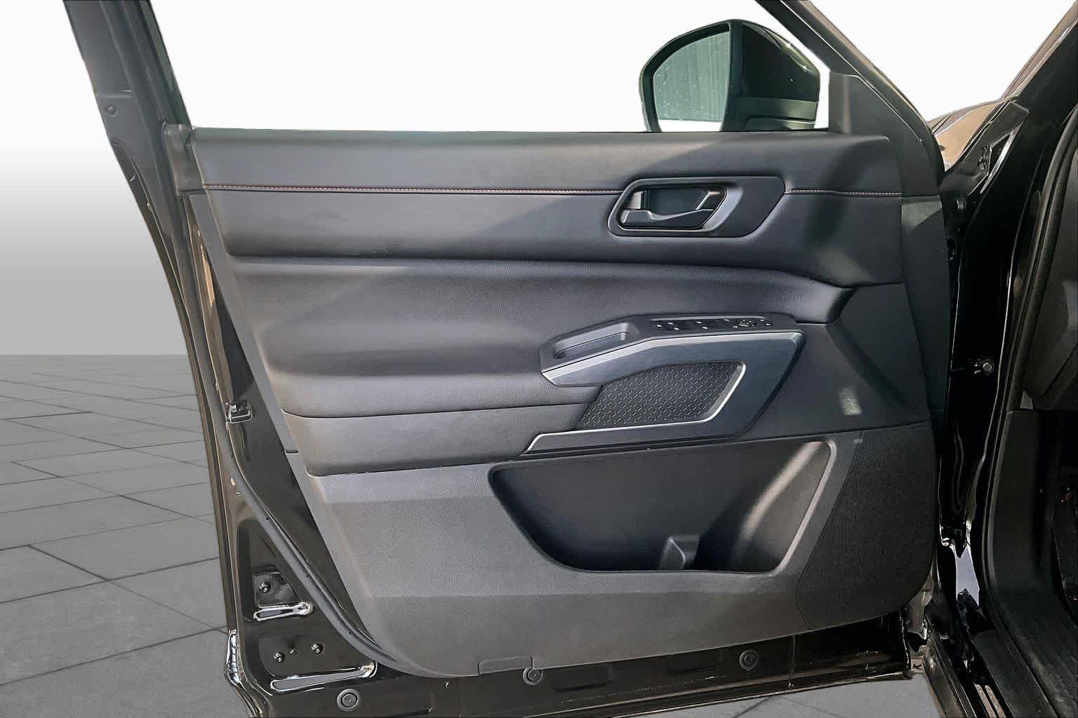 Used 2025 Super Black Nissan Rock Creek image 21