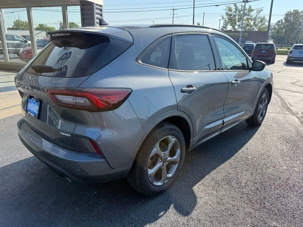 Used 2024 Gray Ford ST-Line image 5