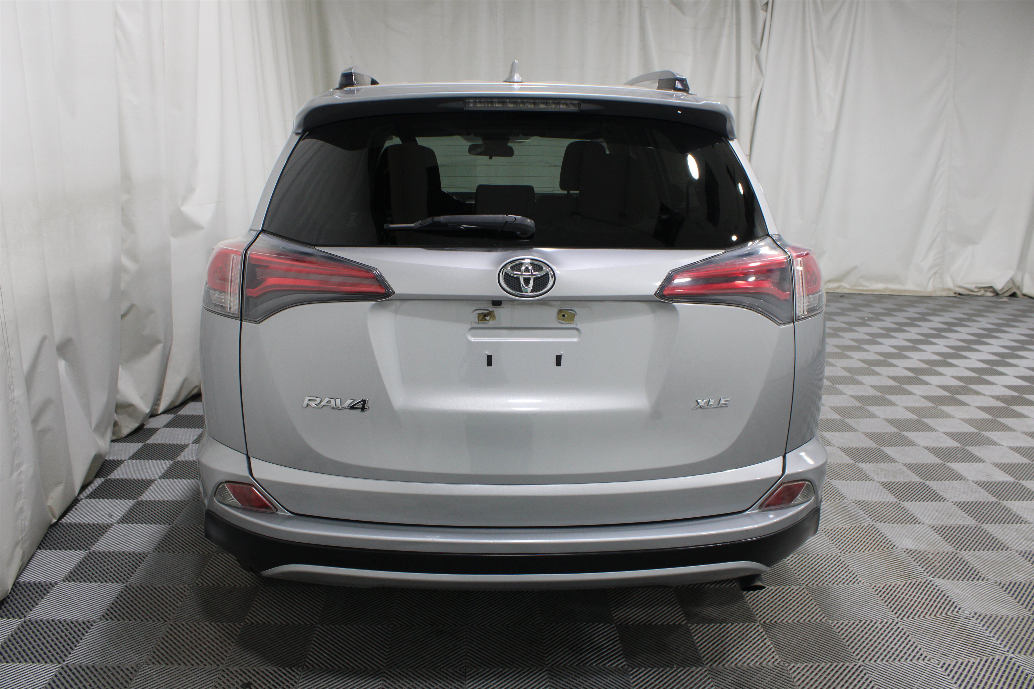 Used 2018 Silver Sky Metallic Toyota XLE image 30