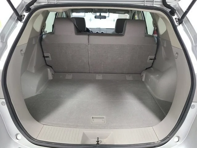 Used 2011 Brilliant Silver Nissan S image 28