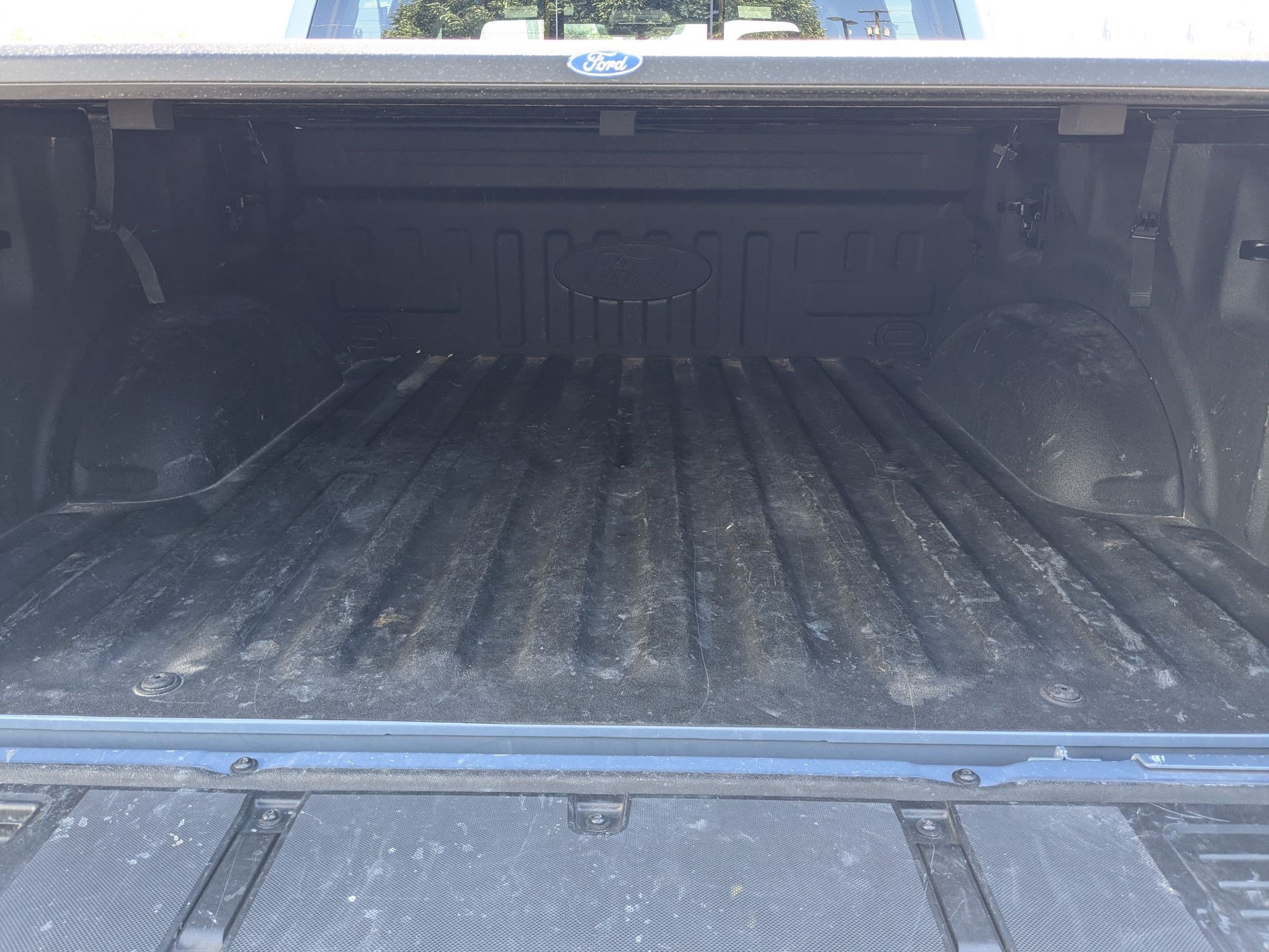 Used 2023 Azure Gray Metallic Ford LARIAT image 29