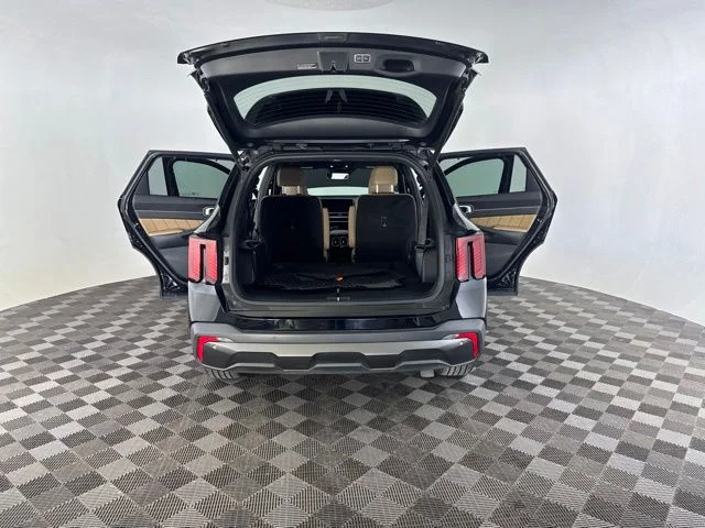 Used 2025 Black Kia X-Line SX Prestige image 17