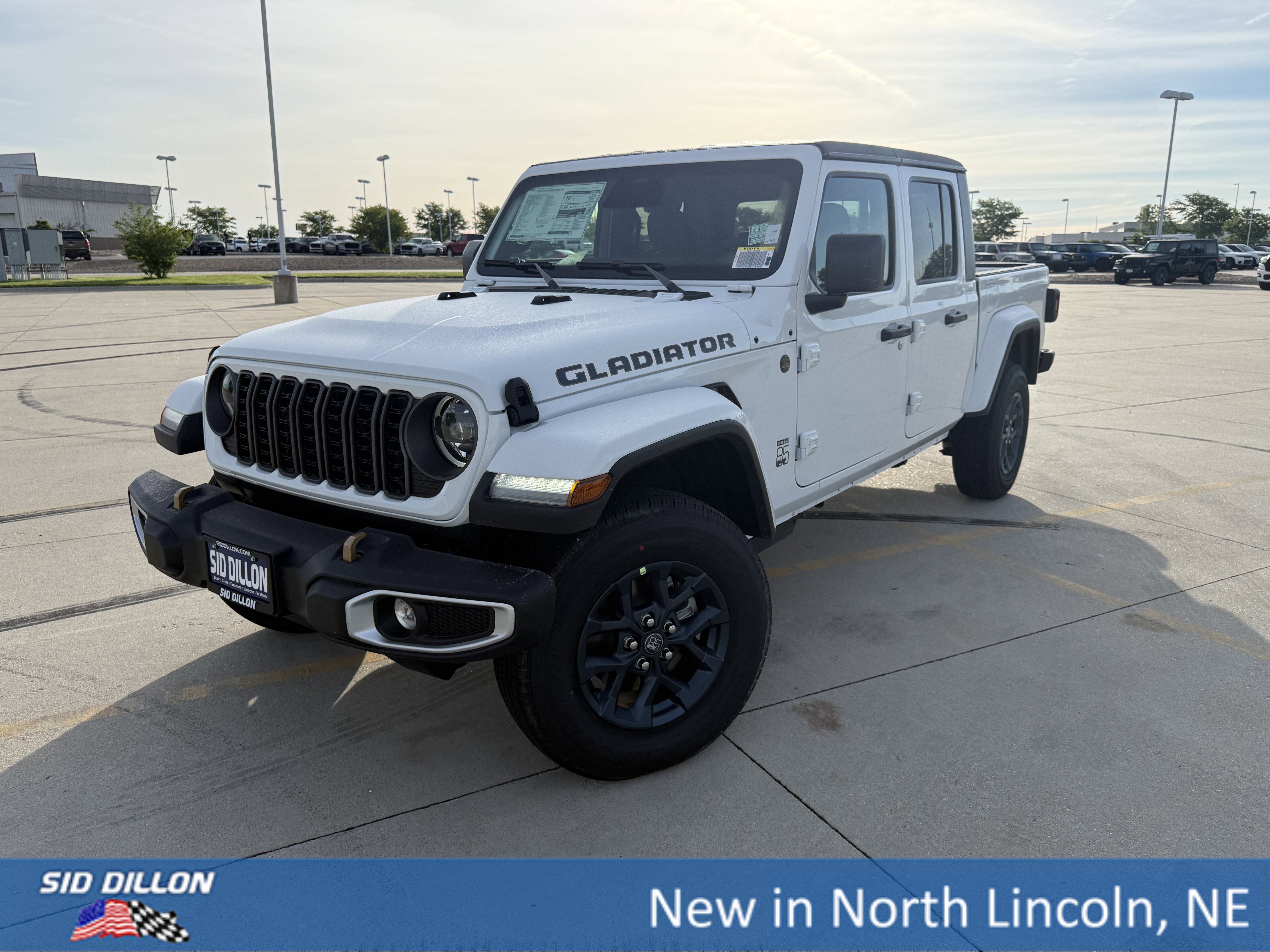 2026 Jeep Gladiator 85th Anniversary Edition Auto's photo