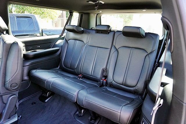 New 2026 Bright White Clear-Coat Exterior Paint Jeep Limited Altitude image 23