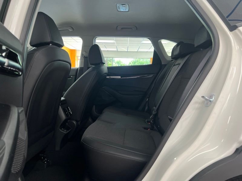 Used 2025 White Kia S image 16