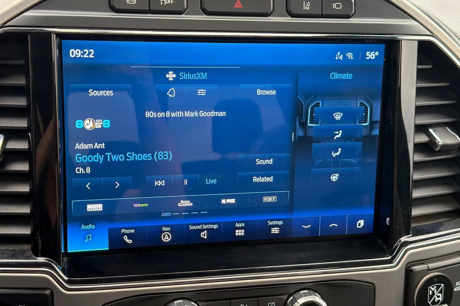 Used 2022  Ford  image 16
