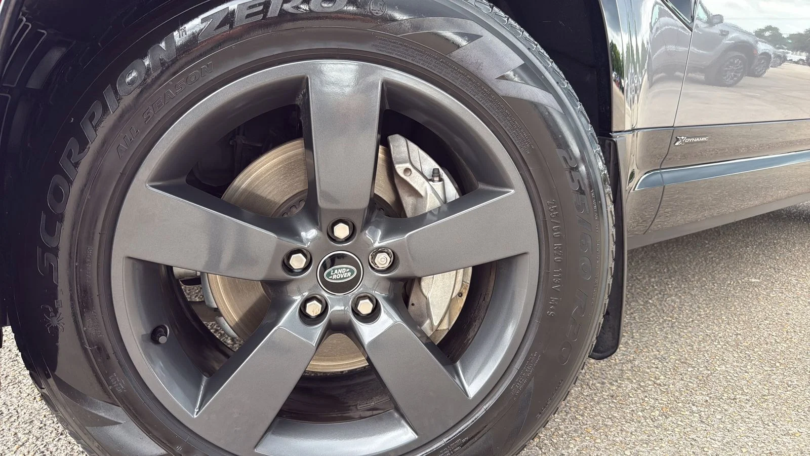 Used 2021  Land Rover X-Dynamic SE image 29