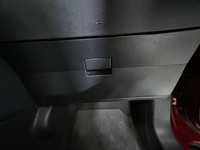 Used 2015 Red Nissan S image 24