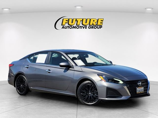 Used 2025 Gray Nissan 2.5 SV image 1