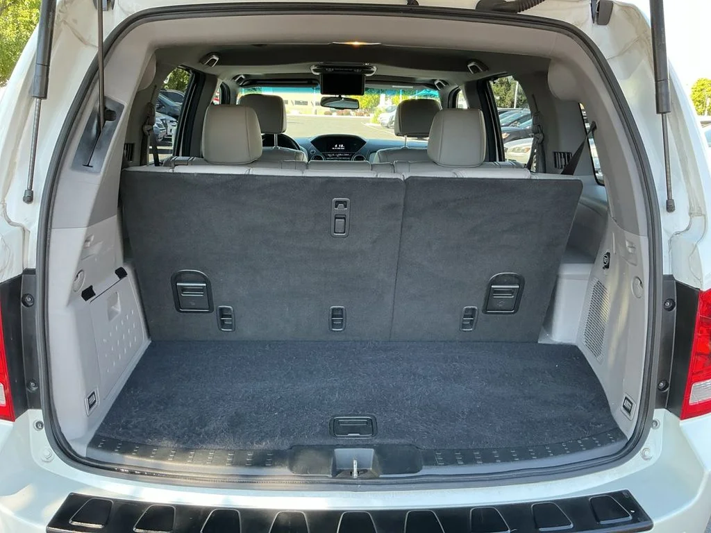 Used 2013 White Honda Touring image 23