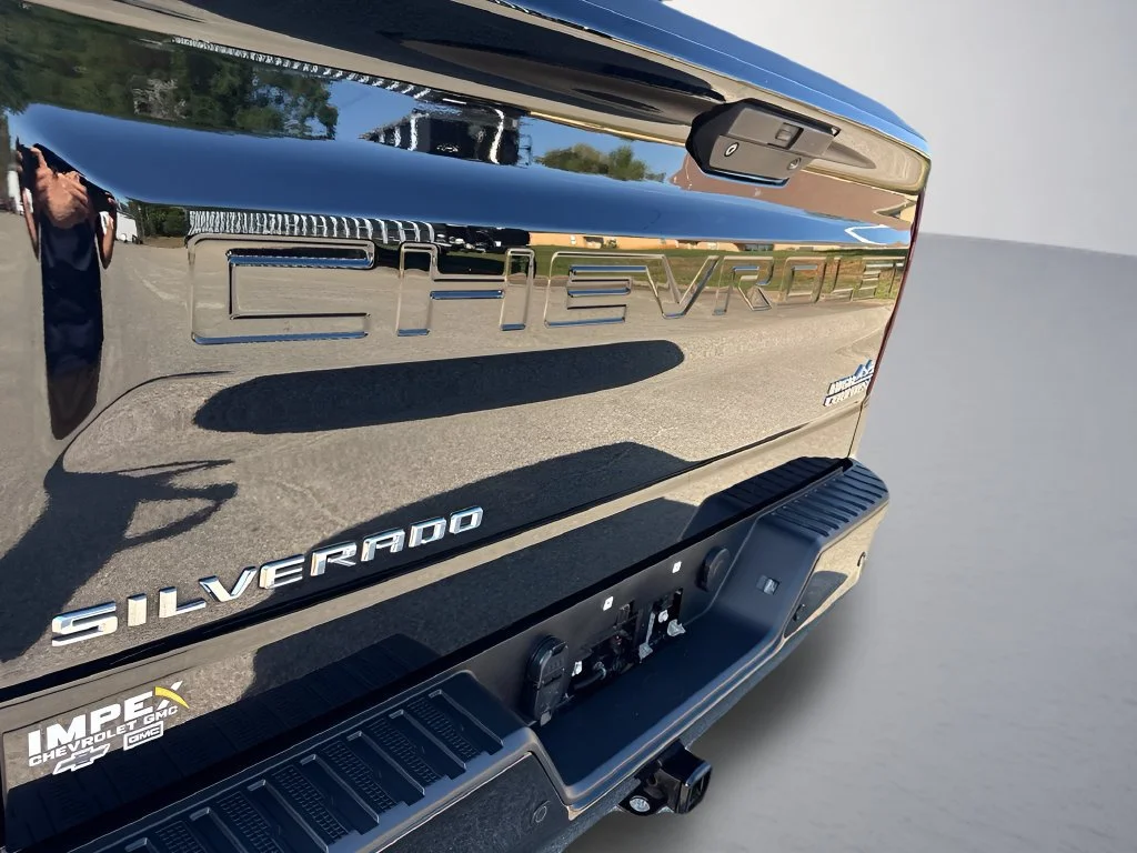 Used 2022 Black Chevrolet High Country image 38