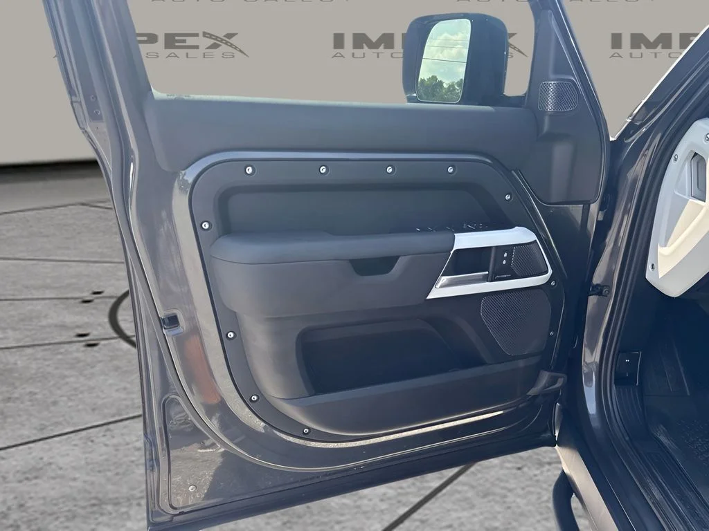 Used 2024 Gray Land Rover S image 17
