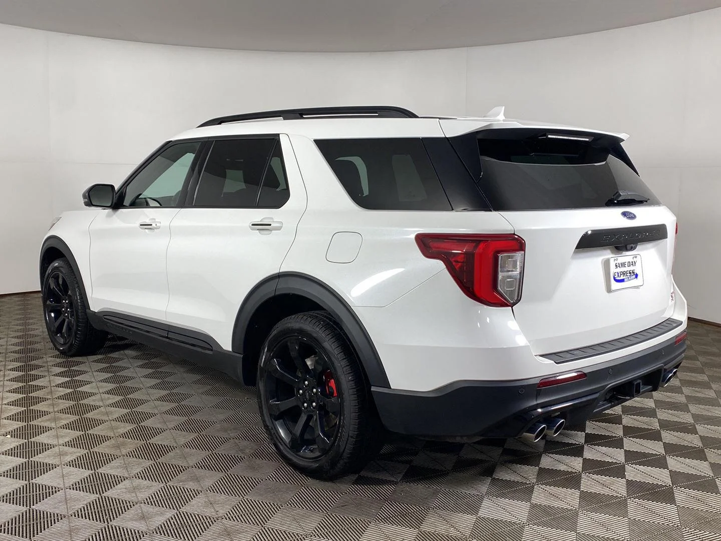 Used 2023 Star White Metallic Tri-Coat Ford ST image 4
