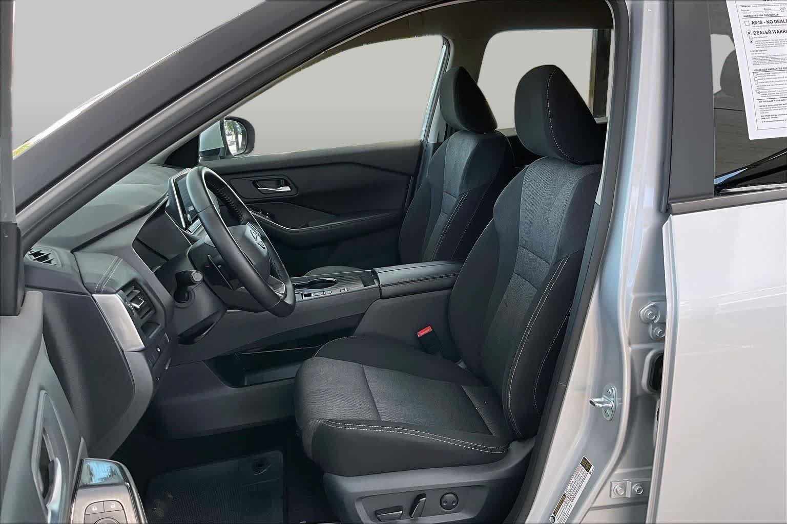 2025 Nissan Rogue SV - Photo 8
