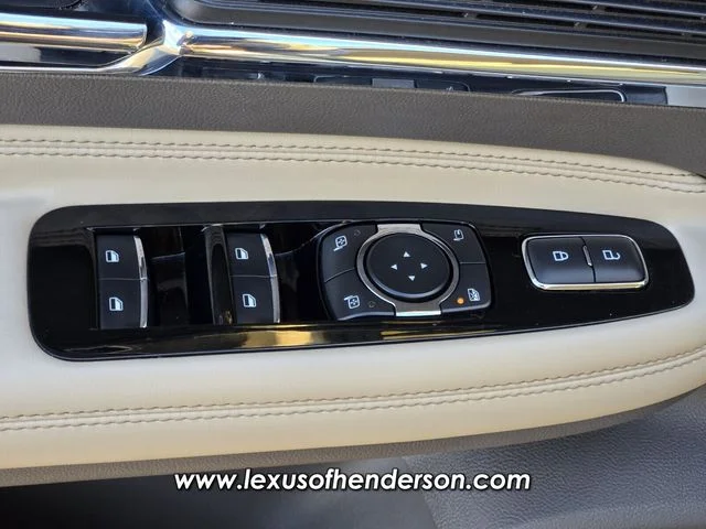 Used 2021 White Lincoln Standard image 20