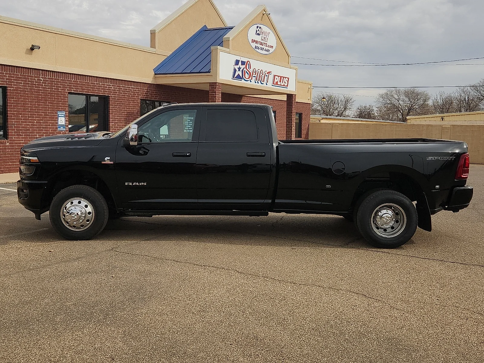 New 2026 PXJ Diamond Bla Ram LARAMIE CREW CAB 4X4 8