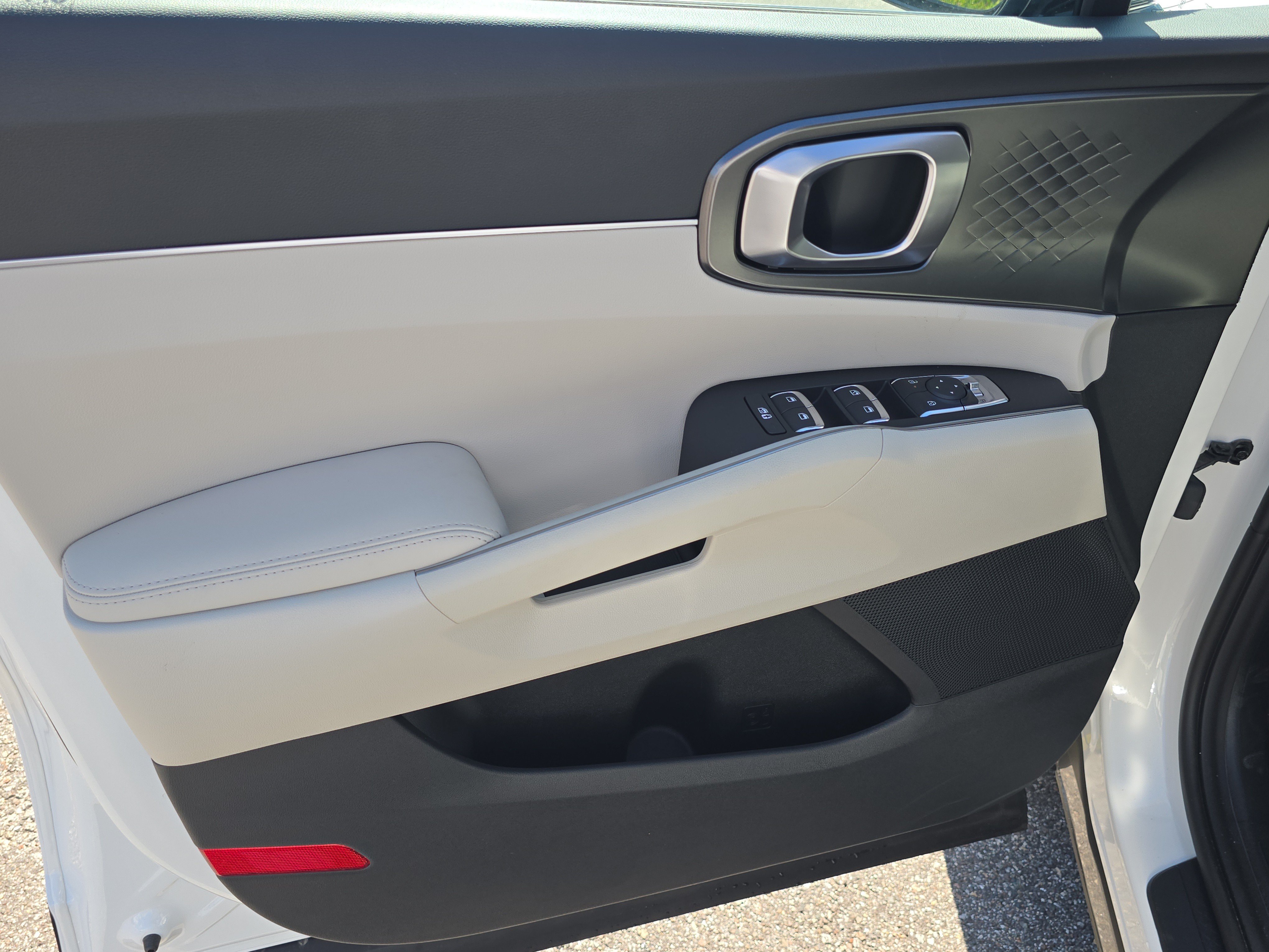 New 2026 Snow White Pearl Kia EX AWD image 18