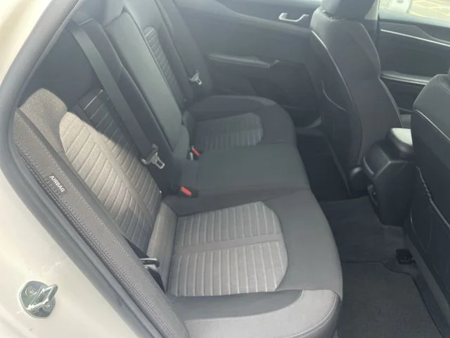 2025 Kia K5 LXS - Photo 37