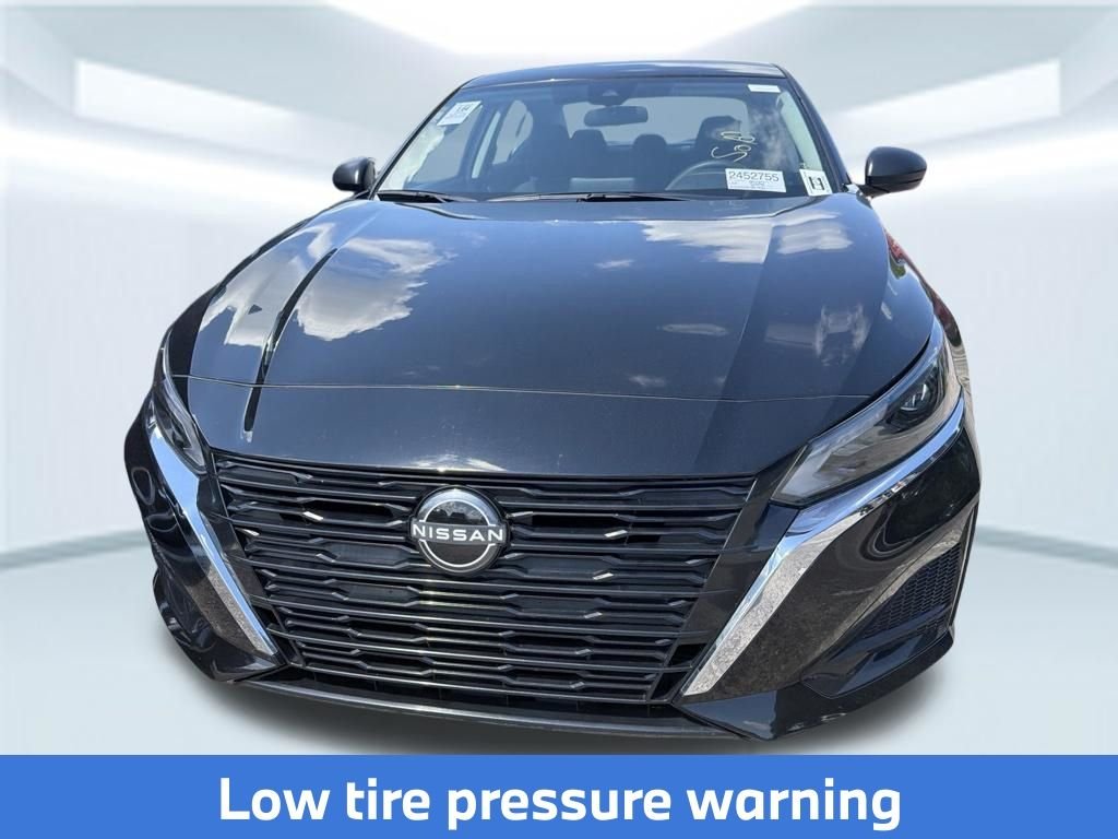 Used 2025 Black Nissan 2.5 SV image 5