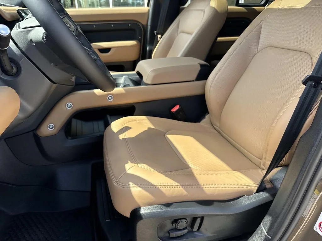 New  Gray Land Rover X-Dynamic SE image 10