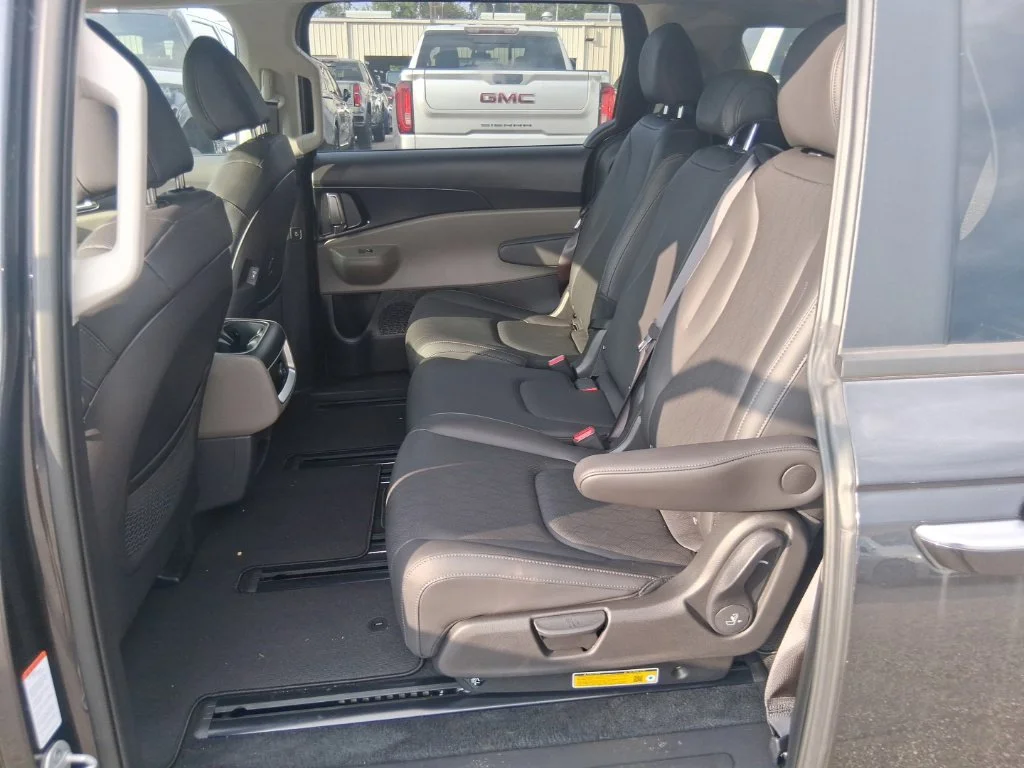 Used 2026  Kia LX image 17