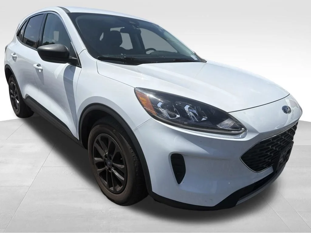 Used 2022 White Ford SE image 16