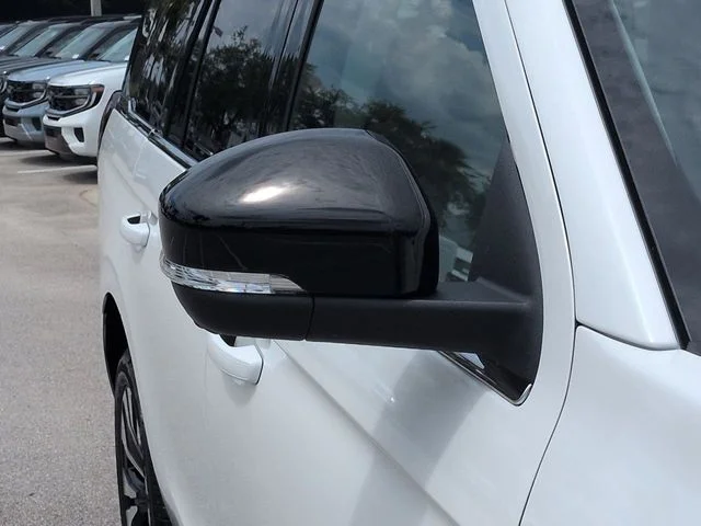 New 2026 Star White Metallic Tri-Coat Ford Platinum® image 12