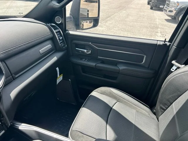 New 2026 Diamond Black Crystal Pearl-Coat Exterior Paint RAM Laramie image 22