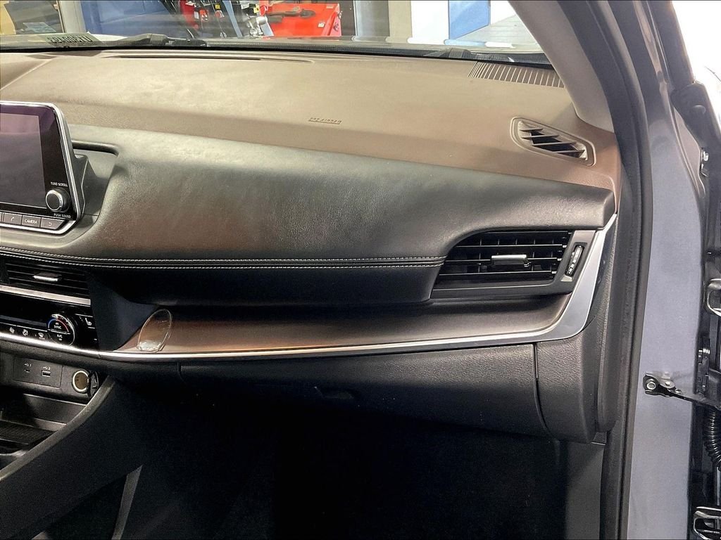 Used 2023 Gray Nissan SV image 13